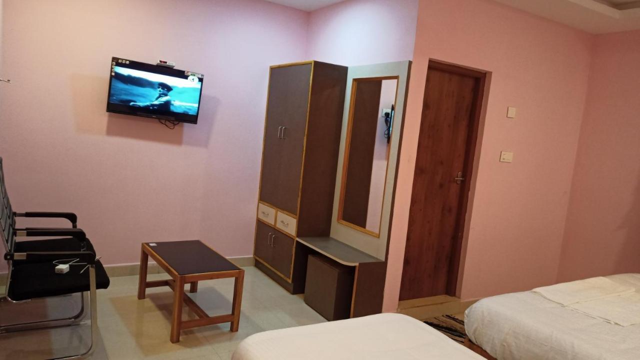 Aarthi Residency Hotel Kāraikkudi Exterior foto