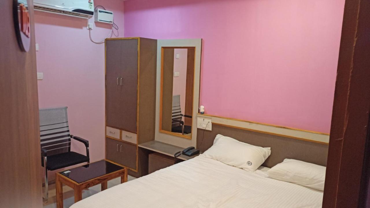 Aarthi Residency Hotel Kāraikkudi Exterior foto