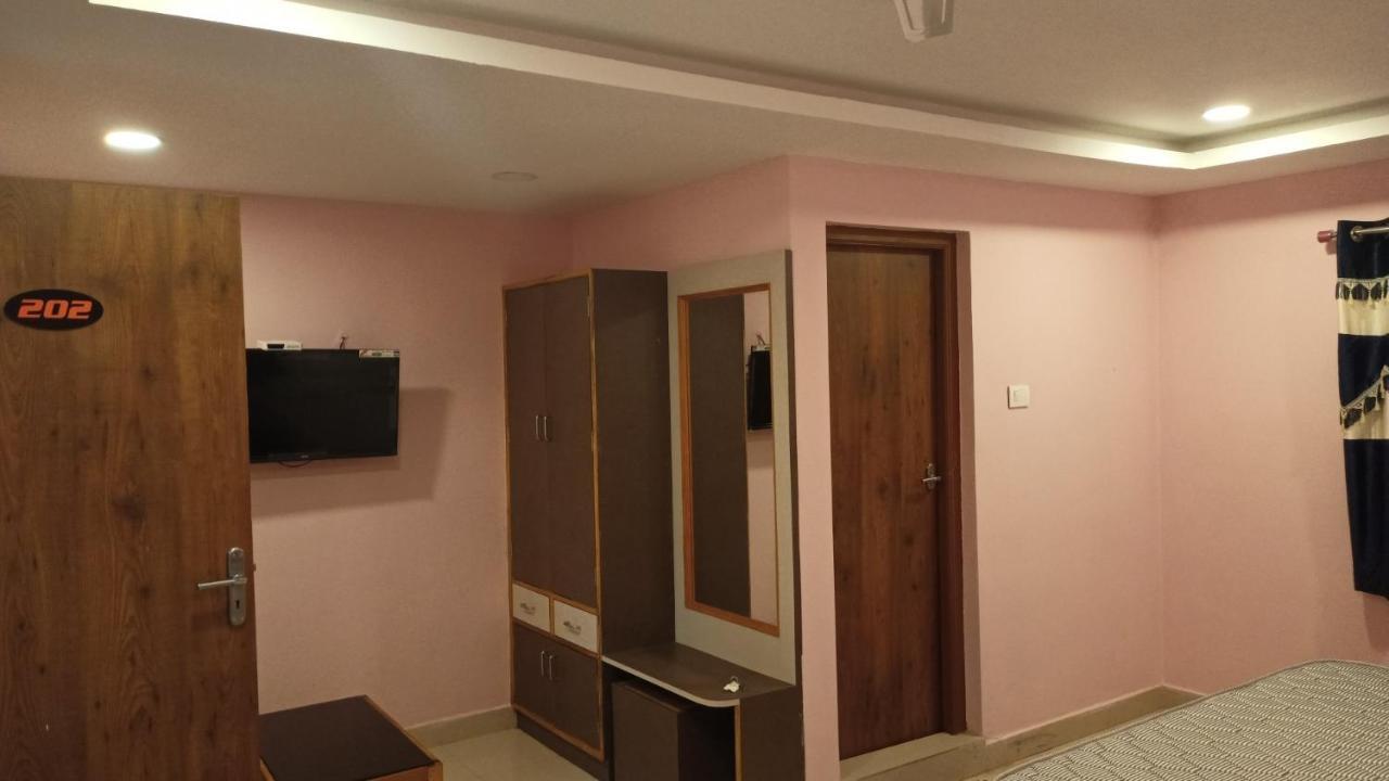 Aarthi Residency Hotel Kāraikkudi Exterior foto